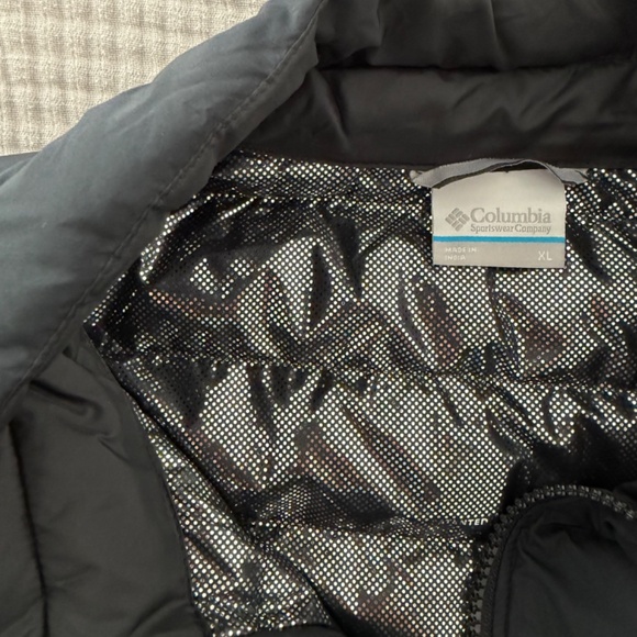 Columbia Men's Puffer Vest - Picture 2 of 3